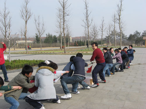 美麗春天 放松心情 和諧團(tuán)隊(duì) 奔向未來