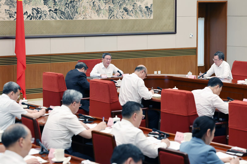 李強：大力發(fā)展數(shù)字經濟核心產業(yè)，加快推動產業(yè)數(shù)字化轉型