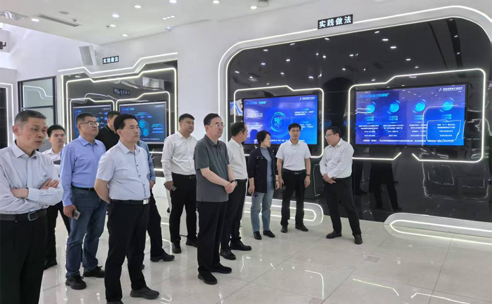 公司領(lǐng)導(dǎo)隨團(tuán)赴海南考察 助力濰坊打造智慧農(nóng)業(yè)新高地